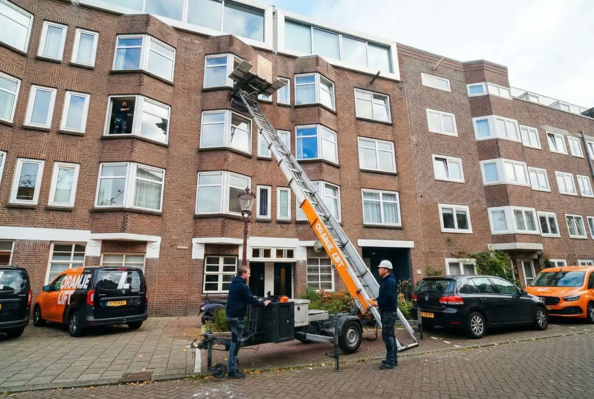 Verhuislift in actie in Zoetermeer